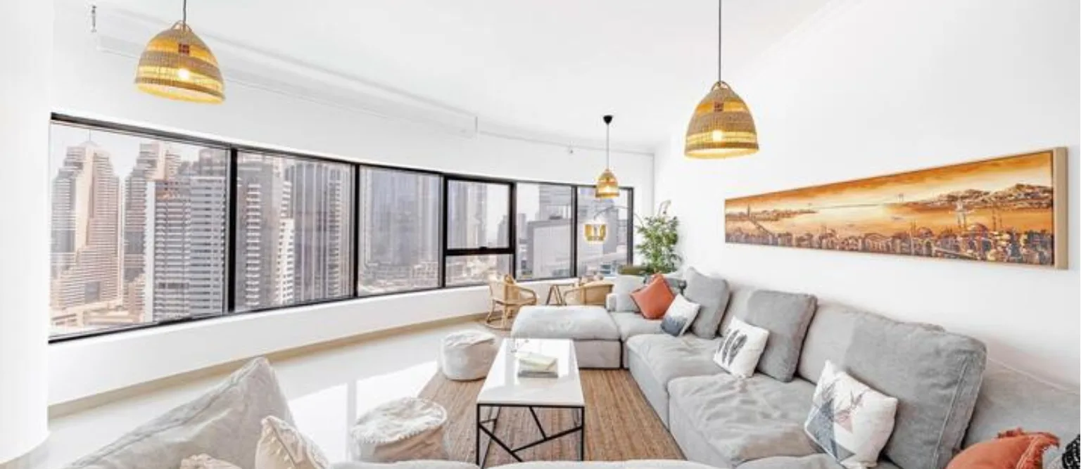 How to Become an Airbnb Host in the UAE Legally (2025 Guide)